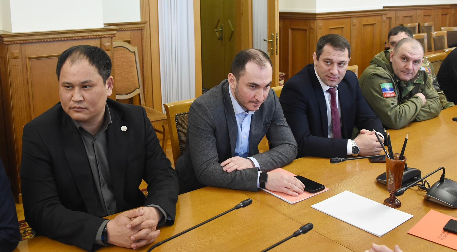 Председатель Народного Собрания РД Заур Аскендеров вручил награды более чем 20 бойцам батальона «Каспий».